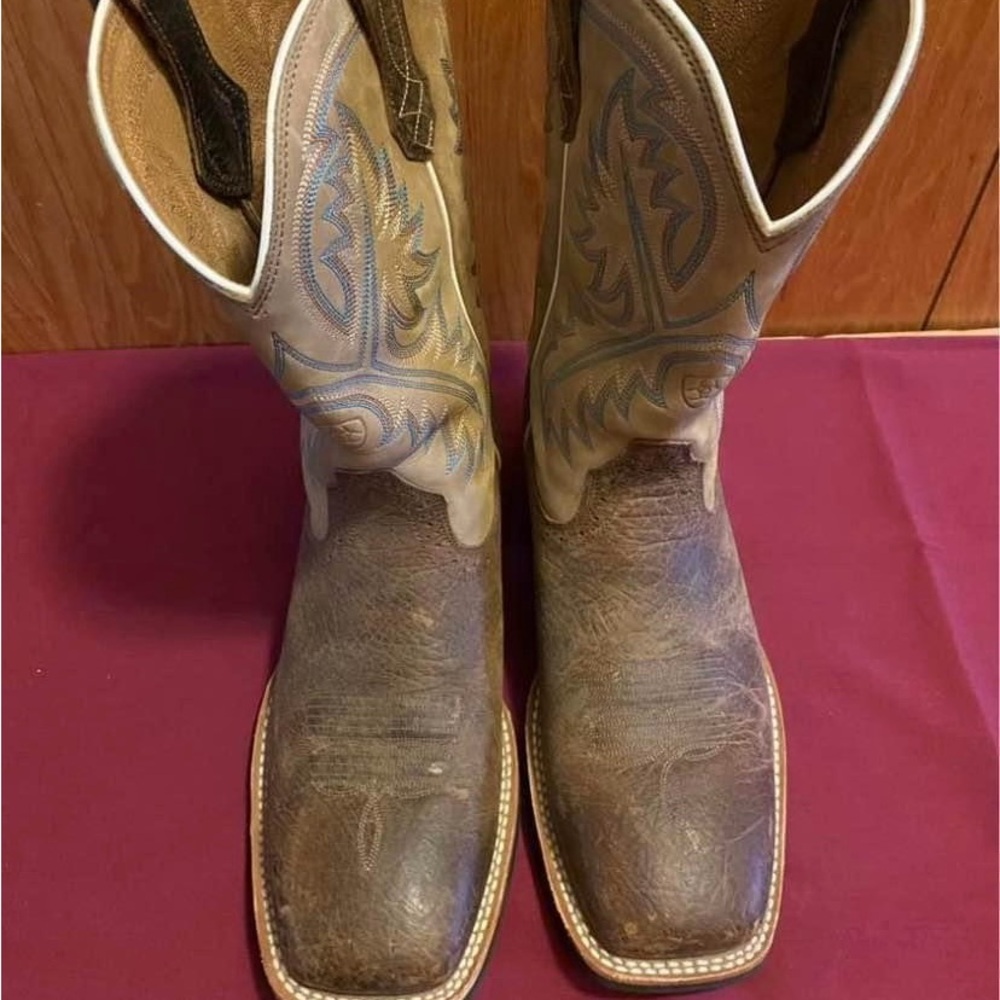 Men’s Ariat Distressed Boot